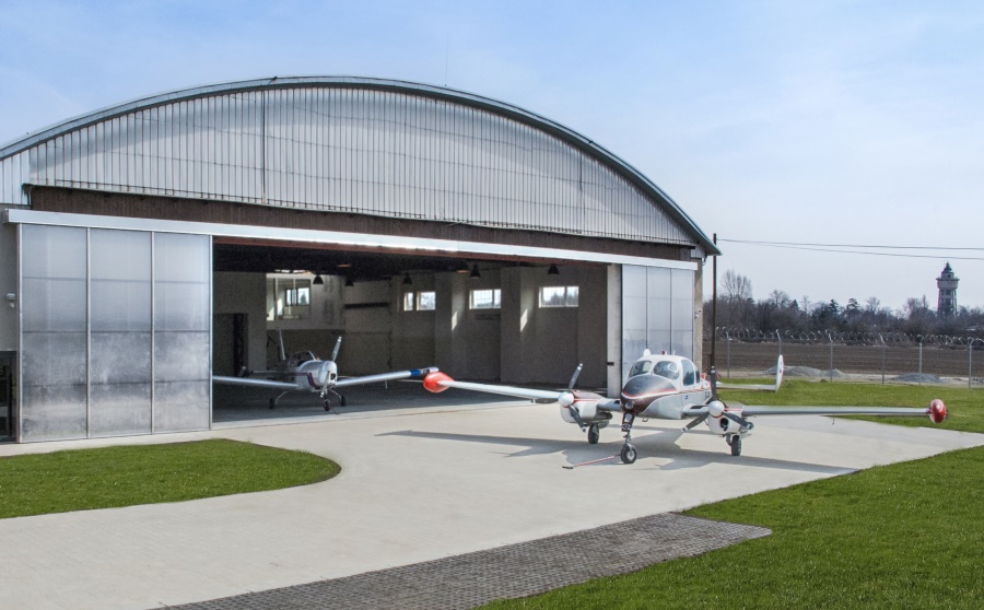 hangar trava